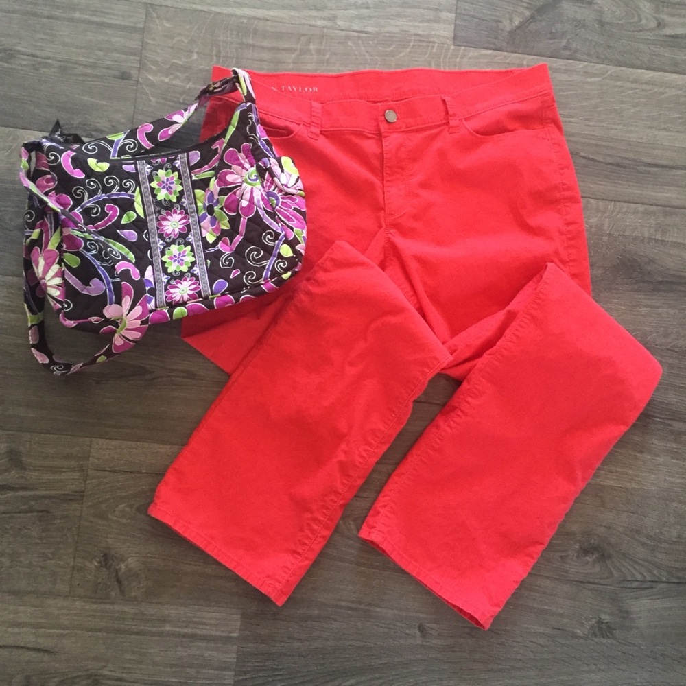 Great condition Ann Taylor coral corduroy pants.14